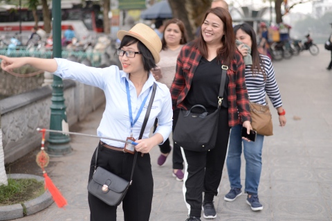 so cute guide in hanoi city tour